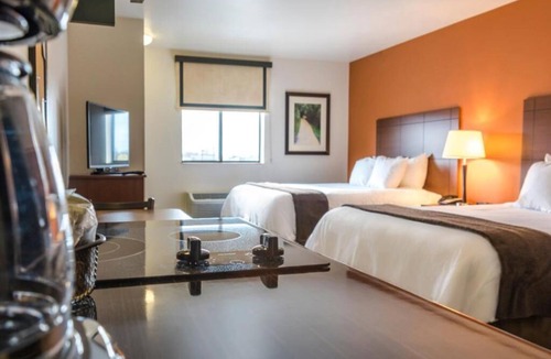 Jamestown Hotel | Spacious 2-Queen Bed w/Kitchenette Near Frontier Village & Buffalo Museum