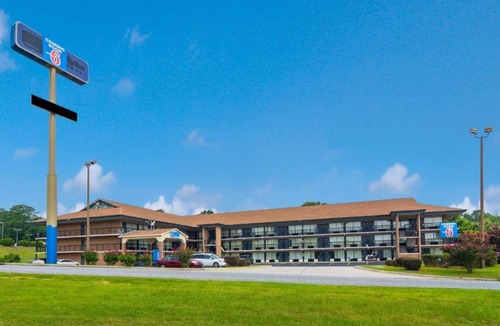 Macon Apartment | Spacious 2 Queen Beds | Smoking