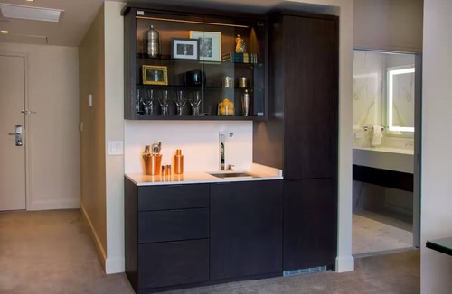 Downtown Portland Hotel | Spacious 2-Queen Penthouse Suite – Top Floor Stay w/City Views