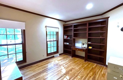 Ashwaubenon House | Spacious 2-story, 5-BR house in Titletown area, 1.5 mile to Lambeau