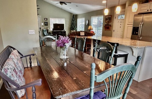 Woods Bay House | Spacious 2-Story Close to Lake-Marina-Fishing; 3 dogs-A/C-Mountain View