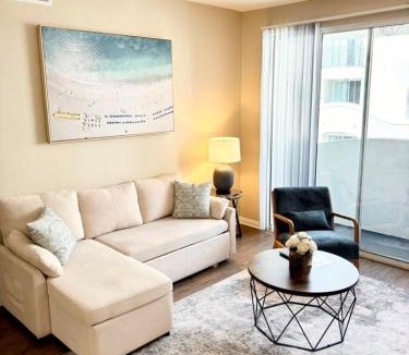 Del Rey Apartment | Spacious 2B 2B Apartment in Marina Del Rey with Pool