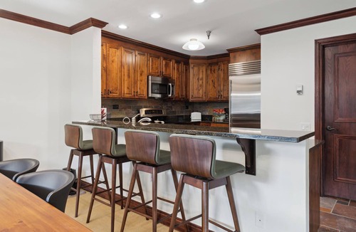 Beaver Creek Condo | Spacious 2BD + Den, Ski In Out In the Heart of Beaver Creek Village Pool jacuzzi