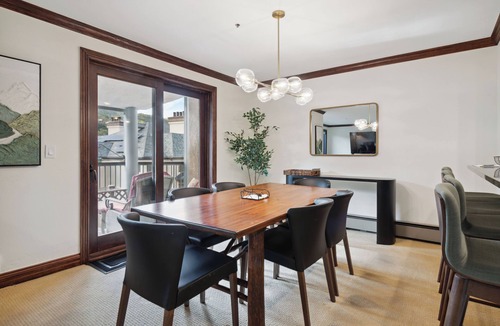 Beaver Creek Condo | Spacious 2BD + Den, Ski In Out In the Heart of Beaver Creek Village Pool jacuzzi