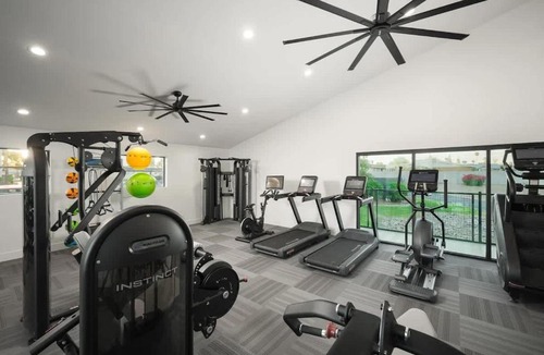 South Scottsdale Apartment | Spacious 2BD - Parking, Gym, Pool - Sleep 8 - 5Min Casino