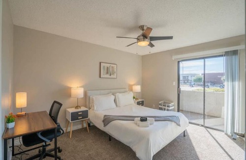 South Scottsdale Apartment | Spacious 2BD - Parking, Gym, Pool - Sleep 8 - 5Min Casino