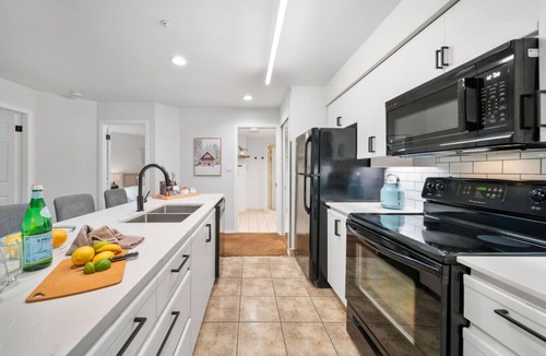 Blueberry Hill Condo | Spacious 2Bdr|2Bth w/Pool & Hot Tub|Free Parking