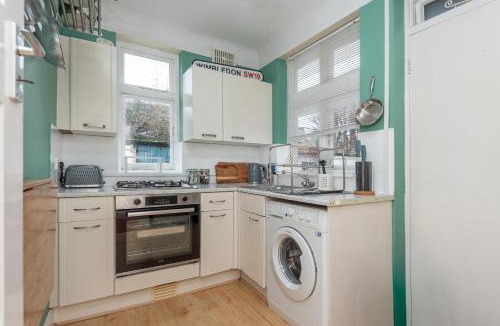 Abbey Apartment | Spacious 2BDR with Dedicated Work Area