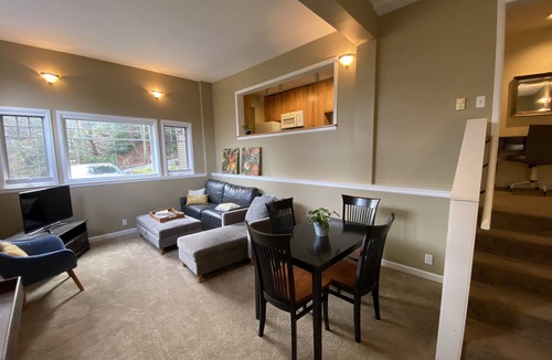 University District Apartment | Spacious 2Bdrm walkable to UW, Shopping and More