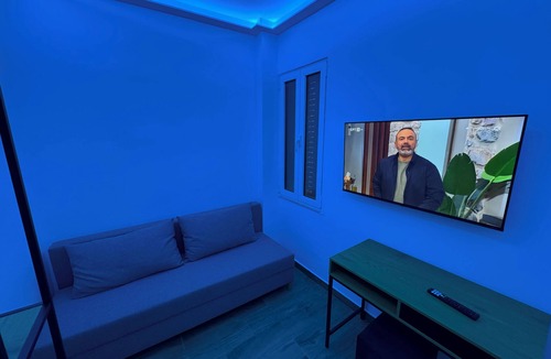 Nikaia-Agios Ioannis Rentis Apartment | Spacious 2BR | 160m Metro | 3 min to Piraeus Port | 6 Guests