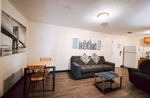 Downtown Pittsburgh Apartment | Spacious 2BR/2BA Downtown Apt|Clean and Safe|