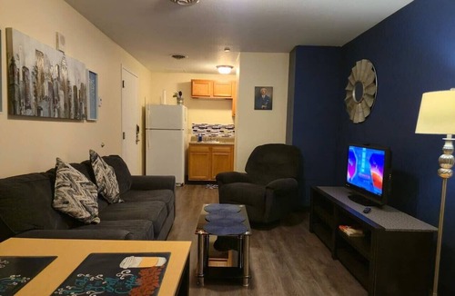 Downtown Pittsburgh Apartment | Spacious 2BR/2BA Downtown Apt|Clean and Safe|
