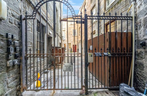 Old Town Apartment | Spacious 2BR-2BA - Grassmarket - Free Parking