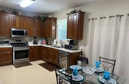 Schererville House | Spacious 2BR/2BA Home w/Modern Comforts – Near Chicago & Indiana Dunes!