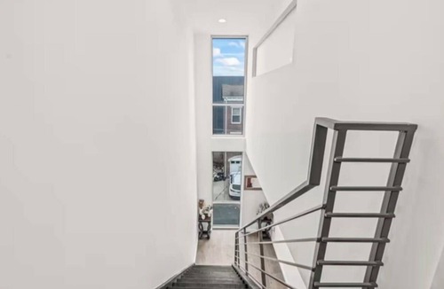 North Philadelphia East Condo | SPACIOUS 2BR 2BATH Bi-Level Near STADIUMS, Fishtown NoLibs & Center city.