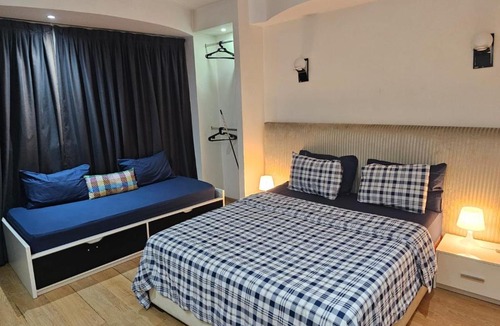 LA GIRONDE Apartment | Spacious 2BR Apt, Balcony, AC & Private Garage, Casablanca Centre