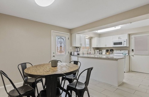 Mesa Condo | Spacious 2BR Condo by Downtown Mesa Free Parking