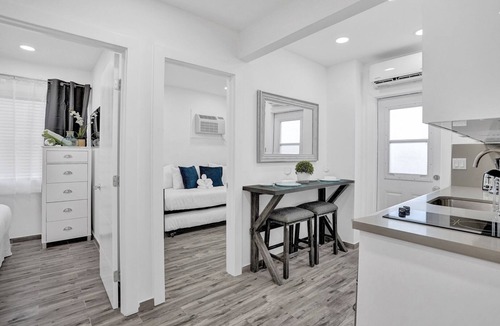 Hollywood Condo | Spacious 2BR condo w/beach access