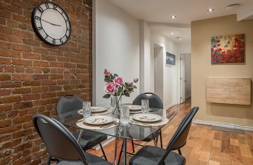 Shaughnessy Village Apartment | Spacious 2BR Downtown - Vintage Charm Sleeps 10