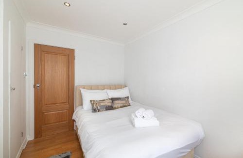 Hanger Hill Apartment | Spacious 2BR Ealing Flat w Garden - Pass the Keys