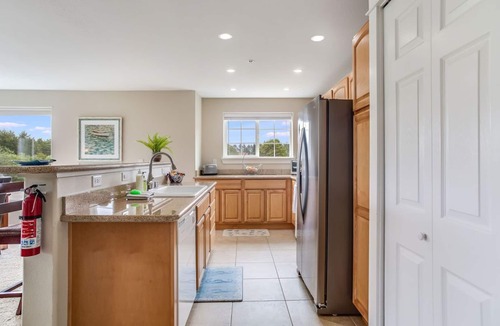 Westport Condo | Spacious 2BR End Unit ~ Hot Tub ~ Beach Access ~ EV Charger!