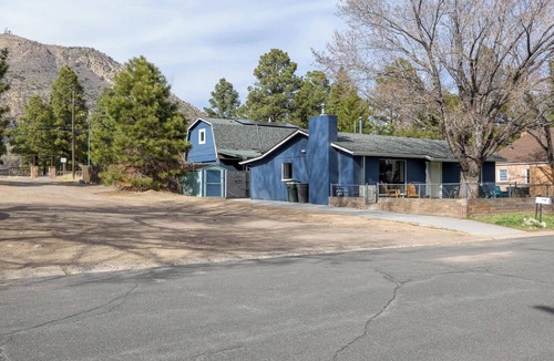 Flagstaff House | Spacious 2BR Flagstaff Mountain Retreat Haven