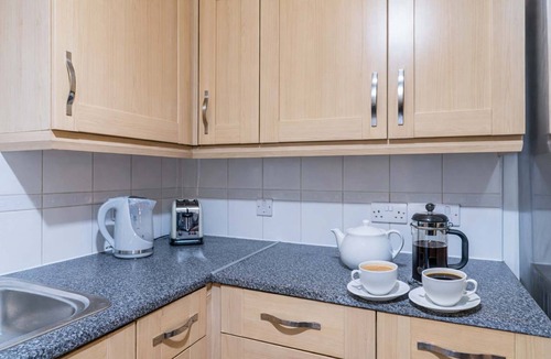 Bounds Green Apartment | Spacious 2BR Flat - Bounds Green, Private Parking
