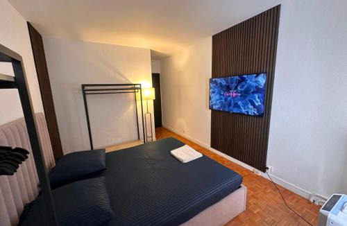 Necker Apartment | Spacious 2BR Flat with Balcony in Montparnasse