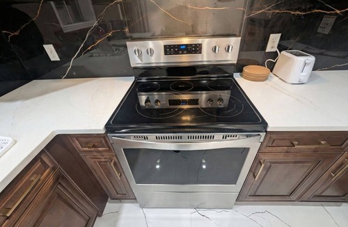 Laval House | Spacious 2BR | FREE Parking + 1.5 Bath | Near YUL