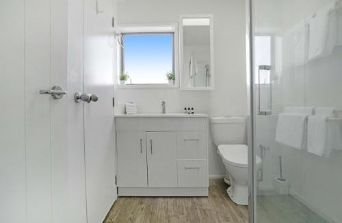 Grafton Apartment | Spacious 2BR Garage 1 Stop on train to Eden Park