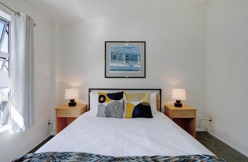 Grafton Apartment | Spacious 2BR Garage 1 Stop on train to Eden Park