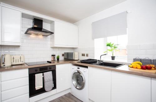 Jesmond Apartment | Spacious 2BR Jesmond Stay - FREE Parking & Fast WiFi!