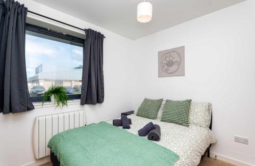 Peterhead Apartment | Spacious 2BR Ground Floor Sleeps 5 Near Peterhead Harbour FREE Parking Fast WiFi