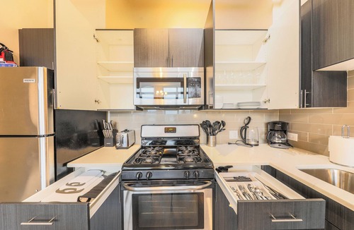 Near South Side House | Spacious 2BR Group Stay near McCormick Place & Wintrust Arena