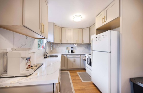 Cedar Heights House | Spacious 2BR Home, Near UW, Parks & Station