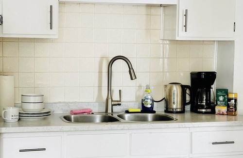 Peterborough House | Spacious 2BR House with Netflix, BBQ, and Patio Near City Centre