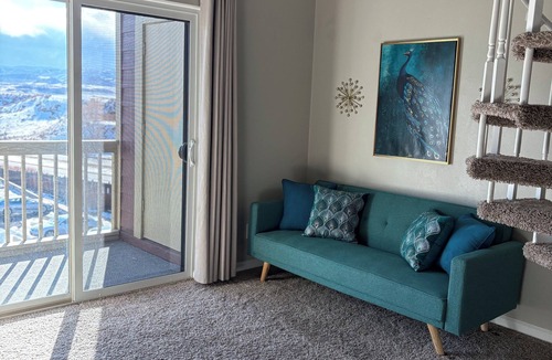 Carmody Condo | Spacious 2BR + loft, fully furnished, minutes to Red Rocks