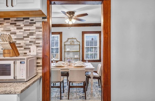 Shaker Heights Apartment | Spacious 2BR Near Cleveland Clinic Balcony, Office, Full Kitchen, Parking