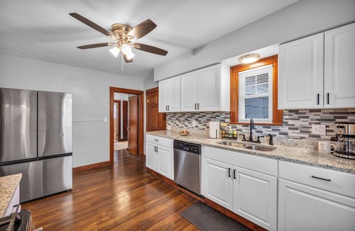 Shaker Heights Apartment | Spacious 2BR Near Cleveland Clinic Balcony, Office, Full Kitchen, Parking