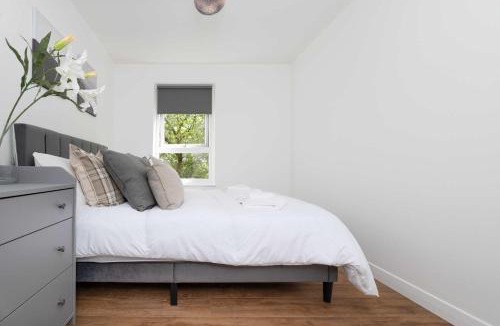 Liberton Apartment | Spacious 2BR - Parking Near Edinburgh City Centre