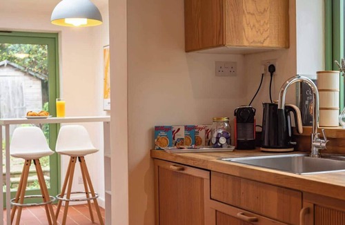 Reading House | Spacious 2BR Reading Home w/Garden & Sofa Bed