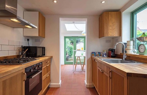 Reading House | Spacious 2BR Reading Home w/Garden & Sofa Bed