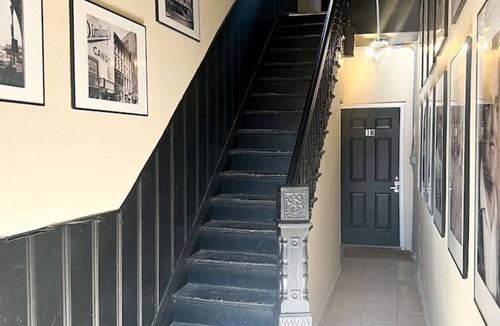 Pittsburgh Condo | Spacious 2BR, Sleeps 6+ Art Inspired & Affordable