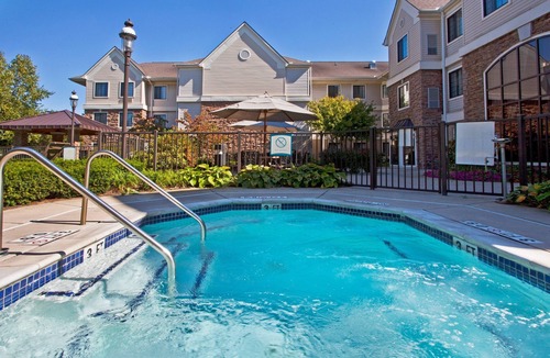 Utica Apartment | Spacious 2BR Suite | Free Breakfast, Pool & Gym