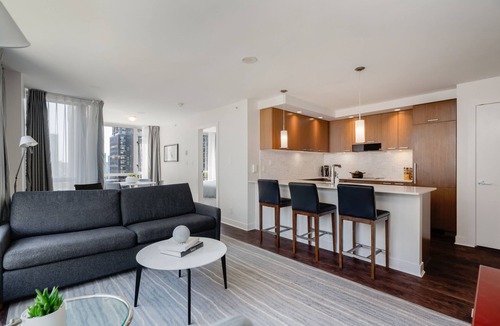 Yaletown Apartment | Spacious 2BR Suite w/Access to Rooftop Pool