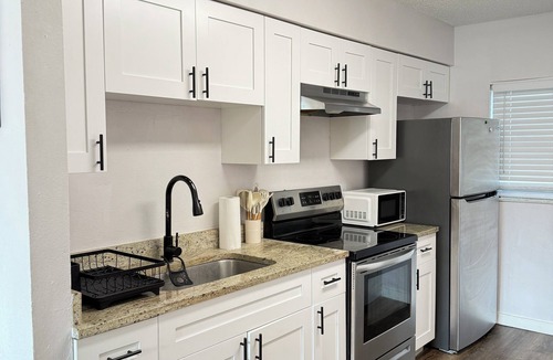 Pinellas Park Apartment | Spacious 2BR Tampa Bay Apartment near Beaches, Arenas & Airport Minutes Away