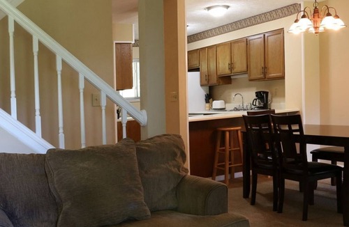 Cheat Lake House | Spacious 2BR Townhouse in Morgantown for Weekend Getaway