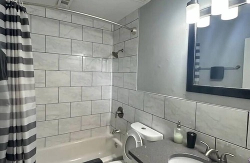 Central West End Apartment | Spacious 2BR unit near BJ Hospital