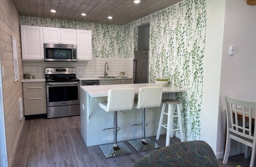 Sooke Cottage | Spacious 2BR Unit on Waterfront Property with Beach Access - Sleeps 6
