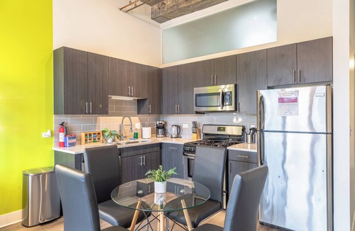 Near South Side House | Spacious 2BR Unit with Skyline View Near McCormick Place & Soldier Field
